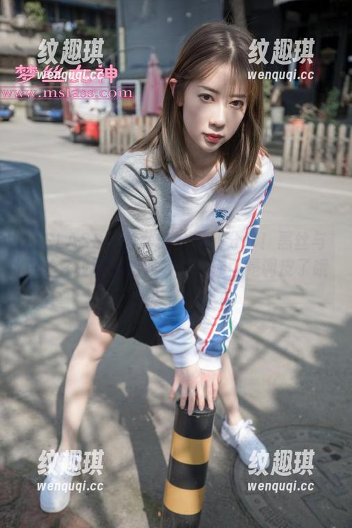 MSLASS梦丝女神-小兔 MSLASS梦丝女神 - 最新分享!黑丝与白丝在校园里嬉戏,小兔你可是调皮了哦。