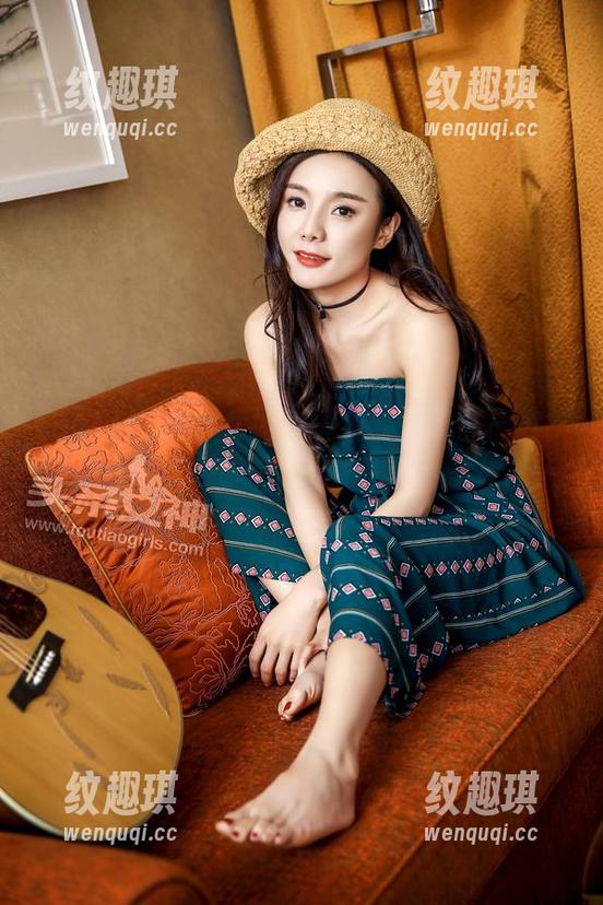 TouTiao头条女神 - 谁说秘书只能严肃？周熙妍给你不一样的原图体验！