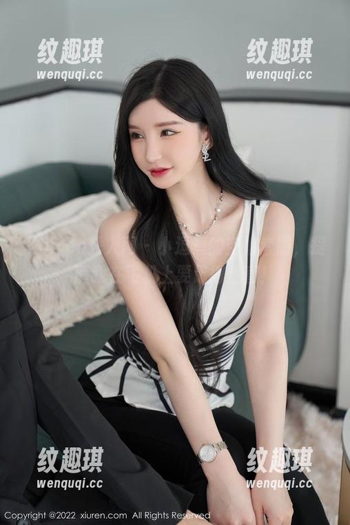 Xiuren秀人网-小逗逗 Xiuren秀人网 - 小逗逗的空姐套图,提醒我在飞机上要记得坐直!