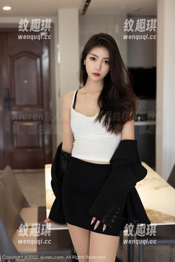 Xiuren秀人网 - 是小逗逗的校园美图合集，图包里的每幅画面都有趣味，像是偷偷的注视。