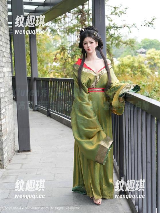 Xiuren秀人网-软糖爱喝奶 Xiuren秀人网 - 软糖爱喝奶的原图,一双高跟鞋带来的思绪飞扬,套图更是点睛之笔。