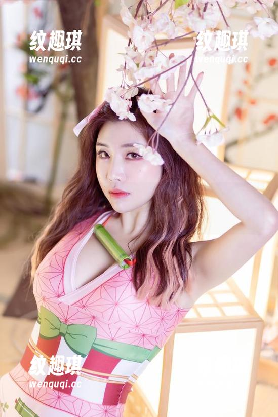 Yebin(전예빈)的海边——一场无法控制的水花秀