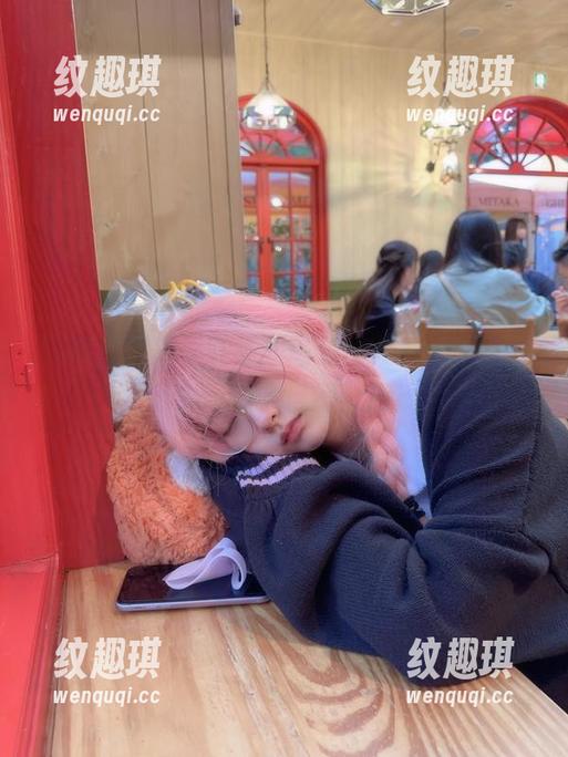 你可能不只是在寻找图包…Wendy的圣诞Cos让人目不暇接！