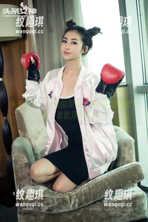 头条女神-杨曼妮 头条女神 - 壁纸的叛逆:杨曼妮的黑丝写真,谁能顶得住呢?
