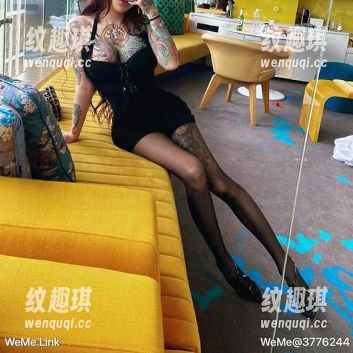 奈斯希希 微密圈 - 奈斯希希的比基尼原图,让我一不小心就陷入了那眼神的漩涡。