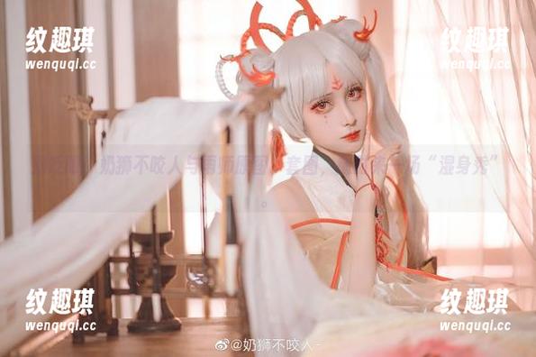 奶狮不咬人 别眨眼!奶狮不咬人与雨师原图、套图,随时来一场“湿身秀”。