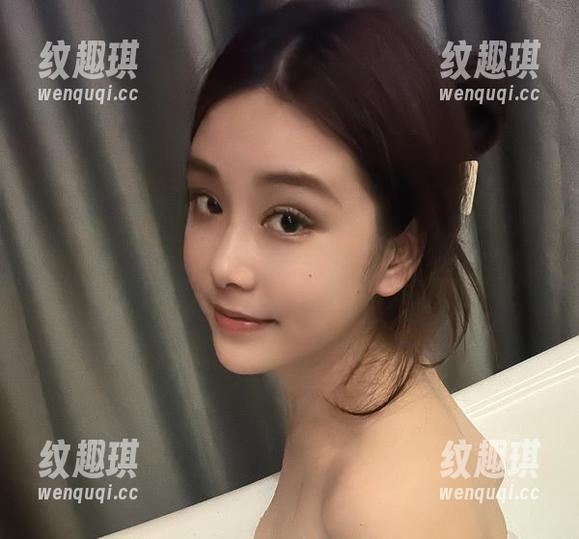 微密圈 - 牛奶和银色吊带裙的碰撞，奶雯无意间搞出的免费合集，竟让我在这银色的线条里晃神了。