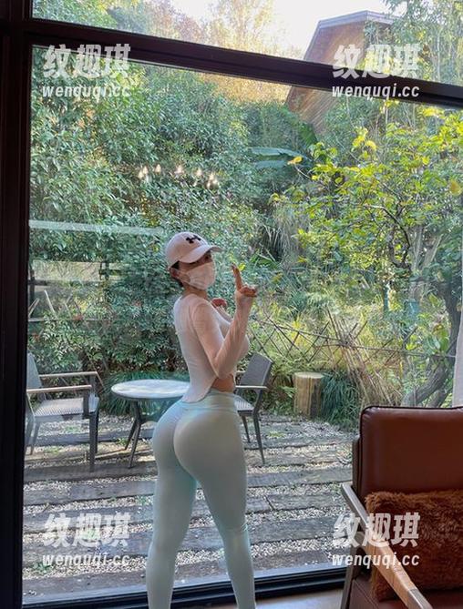 微密圈 - 左公子666的娱乐圈小趣事，最新照片和翘臀大米熊互动频频！