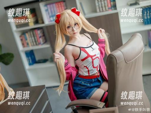 幼水铃衣 幼水铃衣的丝袜实在太迷人,观看即是一种享受,图片中的线条好像也在轻声细语。