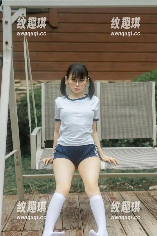 幼水铃衣红裙cos，我的心在高清里起舞，仿佛连石头都变得温柔！