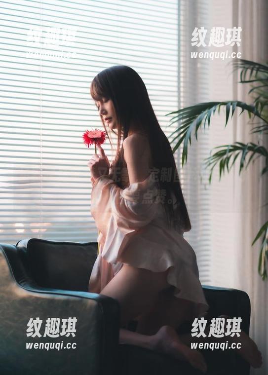 星野咪兔可爱又无辜，定制图片让人看了忍不住要点赞。