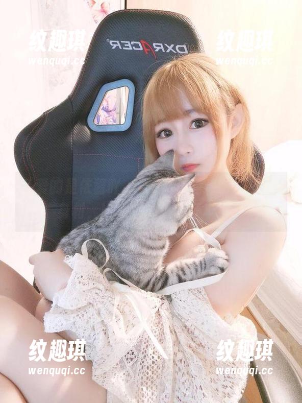 是依酱吖 亲爱的是依酱吖,圣诞私房照片,快看这身材,比我家的火鸡还丰满!
