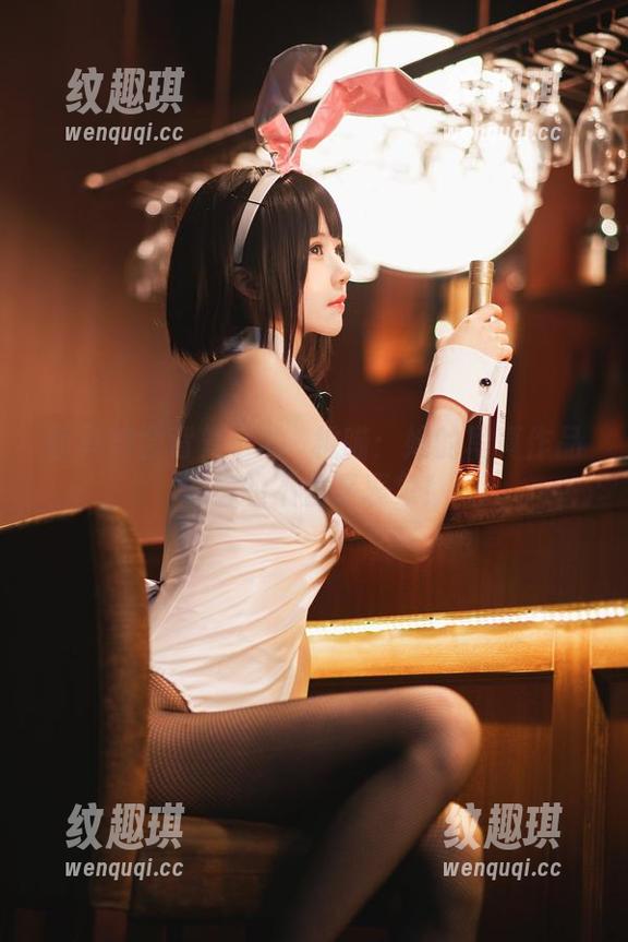 桜桃喵 面具舞会背景下的桜桃喵:她的写真作品透着的不止是表象!