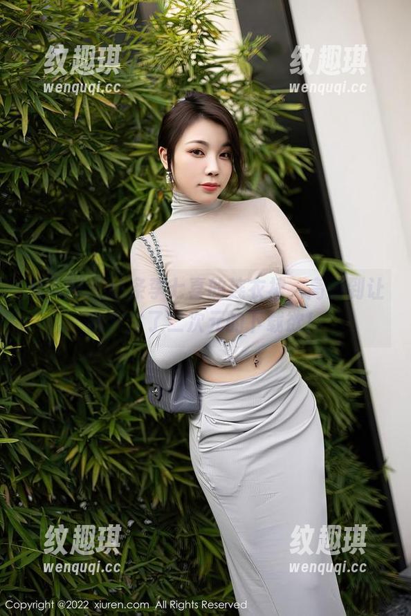秀人网 - 这条李七喜的连衣裙，高清到让我产生了二次元的下载欲！