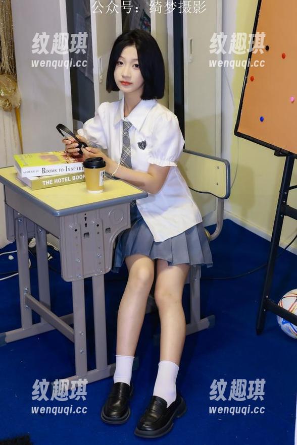绮梦摄影-小宇 绮梦摄影 - 小宇的少女图包,我发现我的眼睛都在偷偷发光。