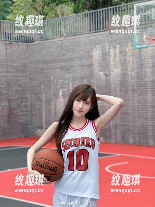 腐团儿Ikaros 整个礼服就像是为腐团儿Ikaros量身定制的,美图再现你的想象力!