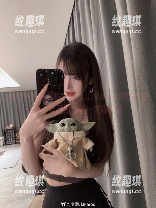 腐团儿Ikaros 圣诞不只是礼物,腐团儿Ikaros用这套写真让节日的气氛…变得迷离