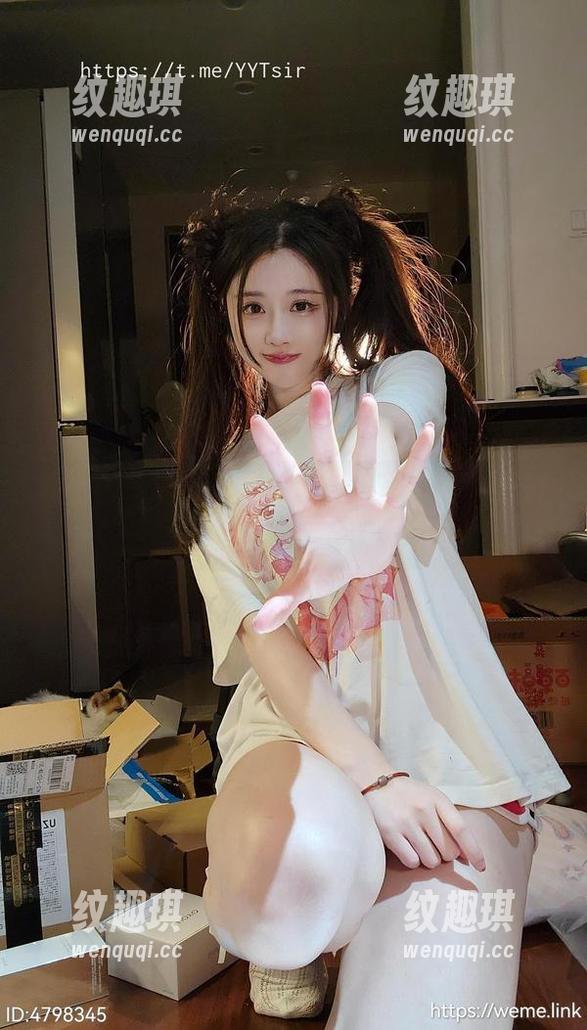 轩子巨二兔 微密圈 - 在图里找袜子:白色马油袜与轩子巨二兔的冬季奇遇