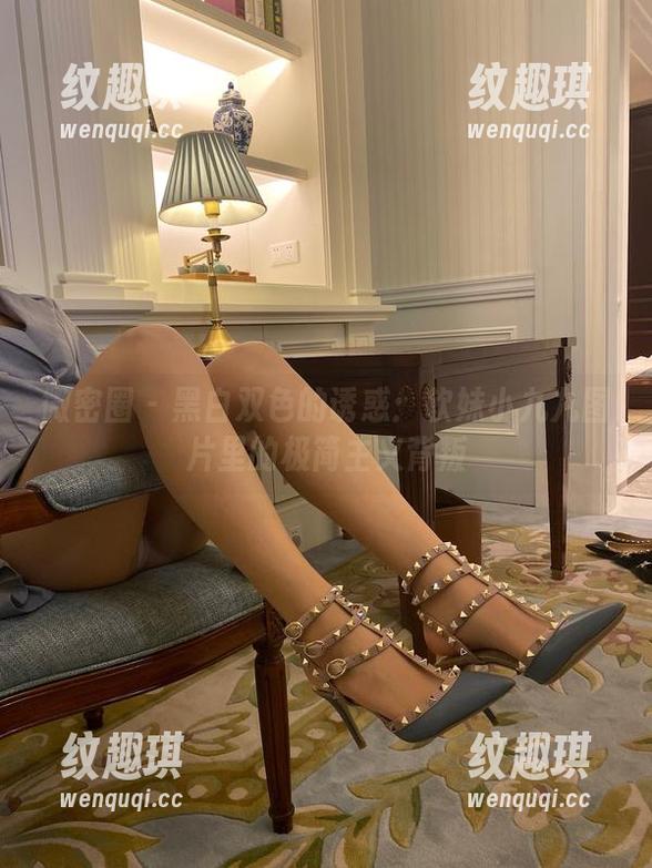 软妹小九九 微密圈 - 黑白双色的诱惑:软妹小九九图片里的极简主义背叛