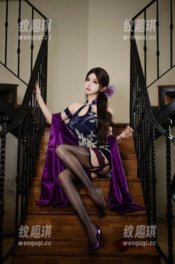 过期米线线 过期米线线化身cos最新魔女,透明却显得特别有味道。