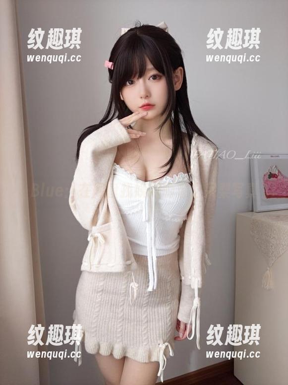迷之呆梨 Blue:在网盘找姨妈的迷之呆梨写真