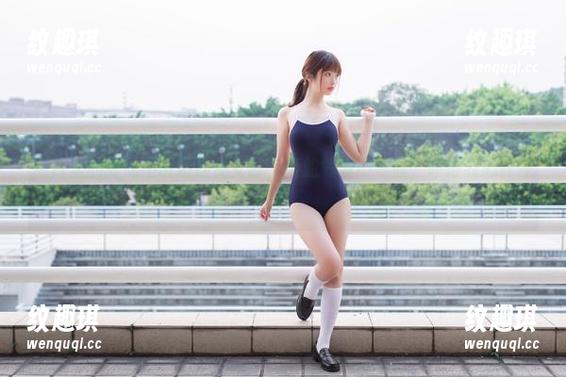 雯妹不讲道理 照片里的雯妹不讲道理兔女郎,毒蛇气质不一般,吓得我心怦怦跳!