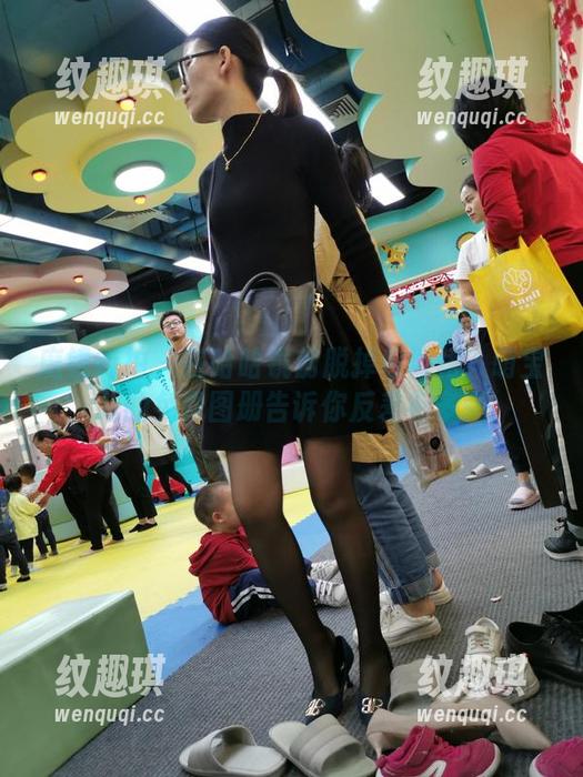 魔镜街拍-萌宝儿 魔镜街拍 - 在哈哈镜前脱掉包臀裙?萌宝儿的免费图册告诉你反差有多强