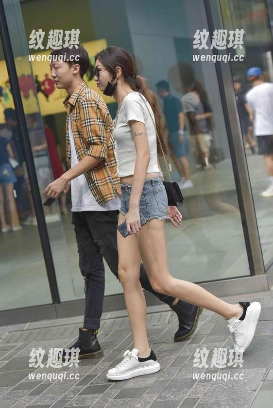 魔镜街拍 魔镜街拍的这组蕾丝小姐姐,图包必须收入必备清单